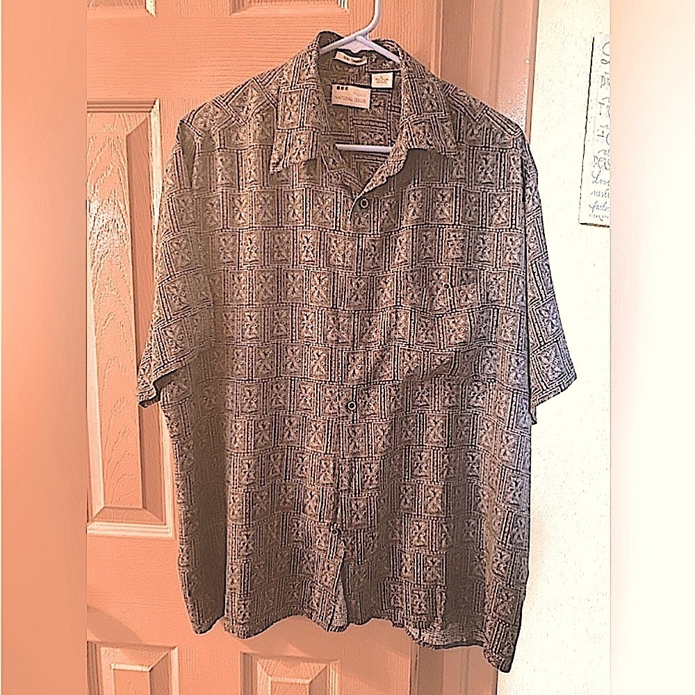 EUC Mens Large Natural Issue Short Sleeve Shirt